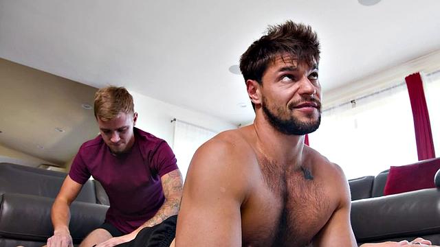 Inked jock barebacks stepbro before riding him