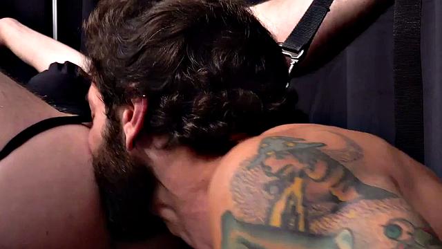 Barebacking stud with tattoos fucks sling twink