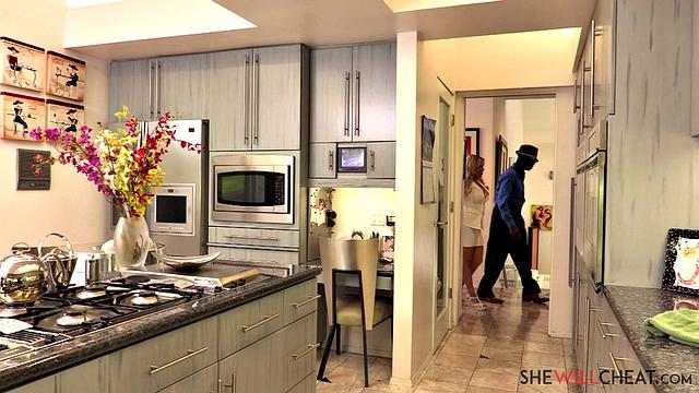 Luna Star cheats on husband with popular musician