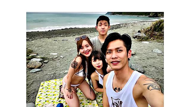 Han Nixi and her lover escape the party and sneak off to have sex