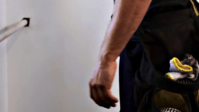 Би-команда трахает развратную шлюху, собачка до упаду