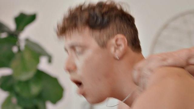 Eager athletic jock pounding his lover before cumshot on face