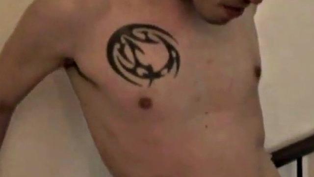 German amateur inked stud gets sucked by boyfriend in homemade BJ