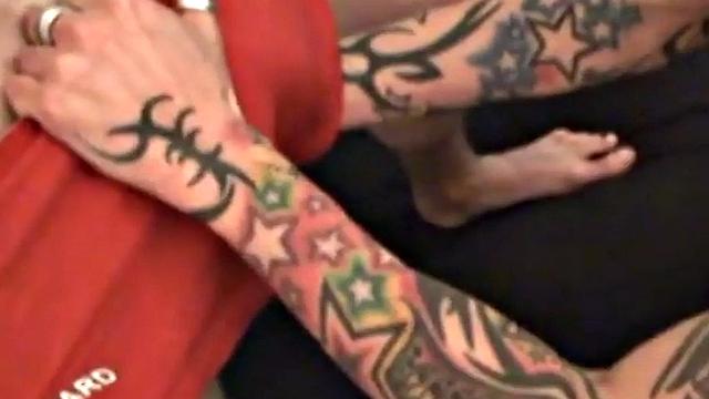 German amateur inked stud gets sucked by boyfriend in homemade BJ