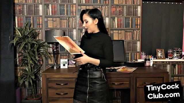 IR cheerleader fucked in front of small-dick loser who watches