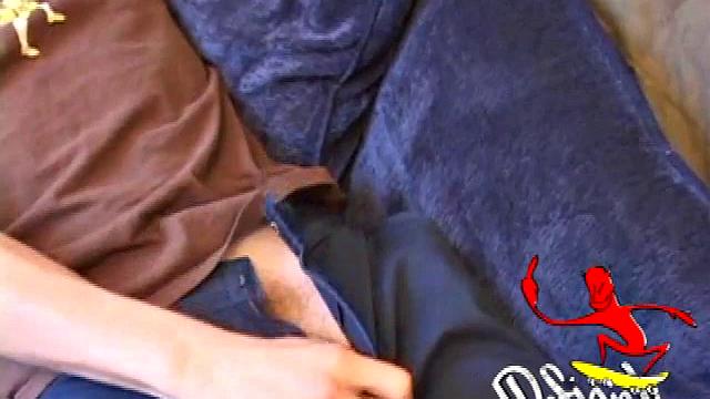 Ли Паркер дрочит и мощно кончает