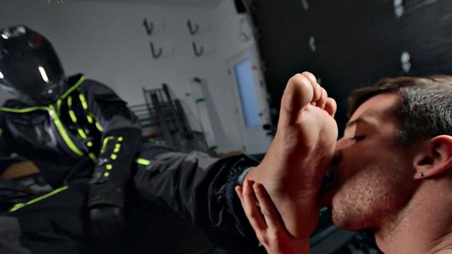 Foot fetish bottom barebacked by muscled and tattooed hunk