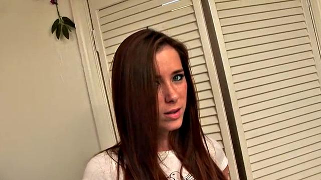 BrookeSkye rubbing and fingering Pussy