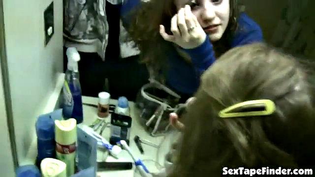 Брюнетка в pov устраивает приватное стриптиз-шоу с намёком на большее - ну кто тут устоит?