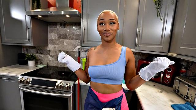 Raunchy bigbooty maid pleasing boss with her cocksucking