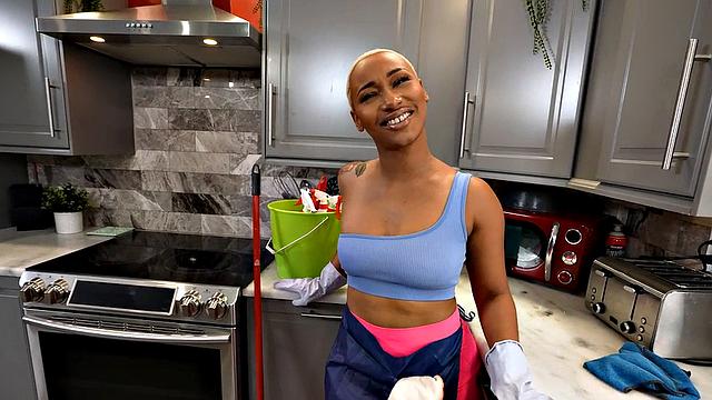 Raunchy bigbooty maid pleasing boss with her cocksucking