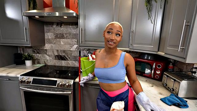 Raunchy bigbooty maid pleasing boss with her cocksucking