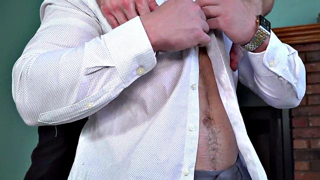 Muscled hunk enjoys barebacking his hairy asshole