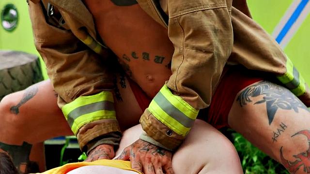 Dirty gay enjoys anal fucking with nasty fucker