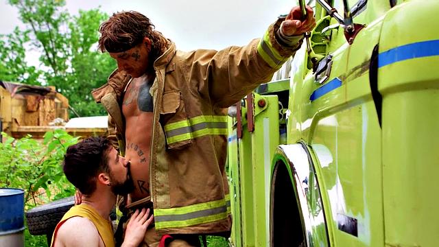 Dirty gay enjoys anal fucking with nasty fucker