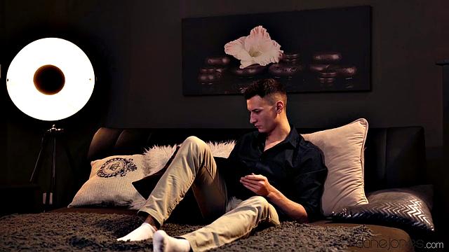 Italian temptress can't resist