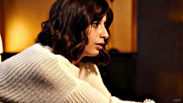 Italian temptress can't resist