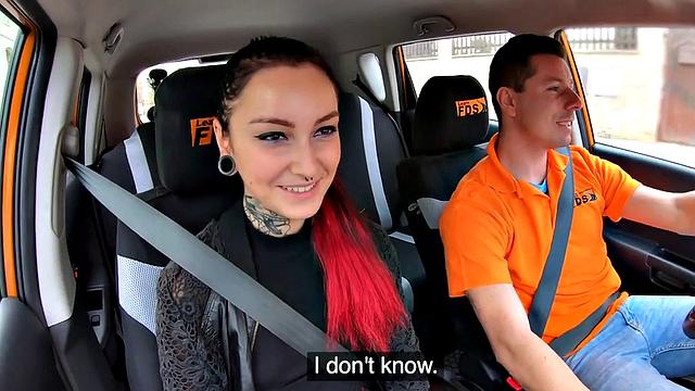 Alternative babe pussypounded outdoors in car