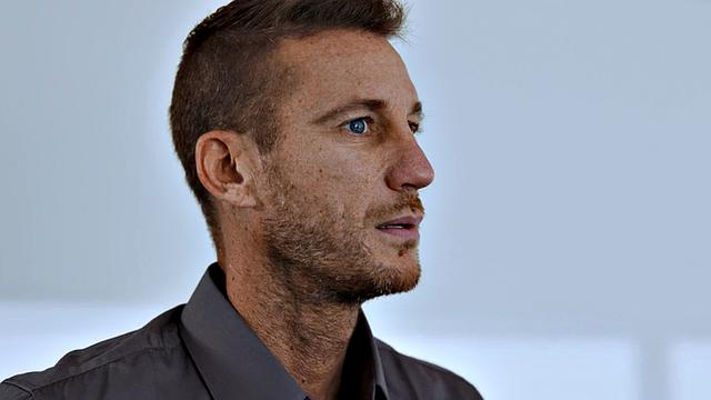 Pussylicked babe by her BF on couch in hot affair