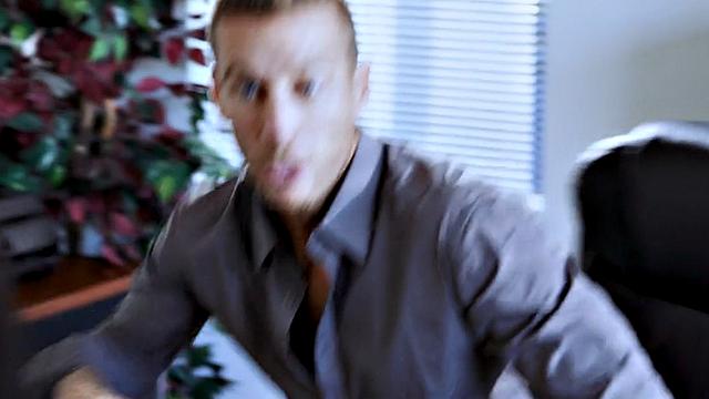 Pussylicked babe by her BF on couch in hot affair