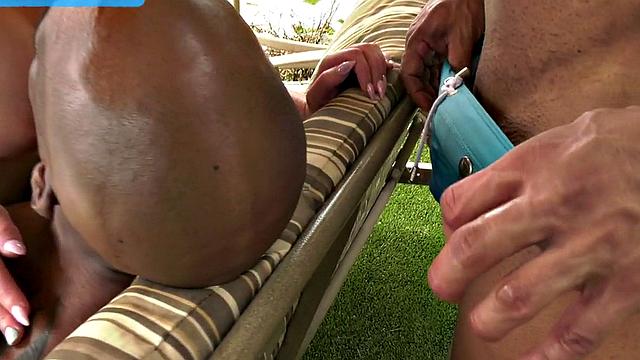 Busty bisexual bikini MILF enjoys outdoor IR MMF 3some