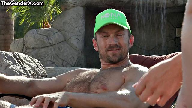 Stunning babe in 3some bareback