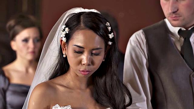 невеста в чулках жарко трахается с мужем сразу после свадьбы