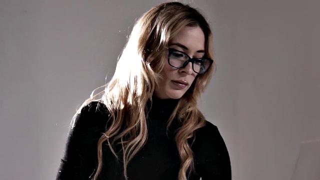 Smalltits teen deepthroats and gets fucked after licking