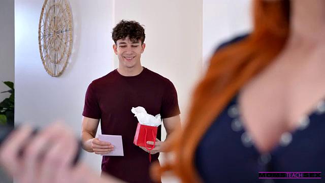 Stepmoms Mother's Day Cum Necklace - S23:E9