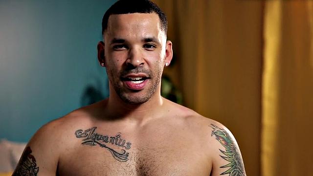 Sturdy tattoo amateur enjoys solo masturbating on couch