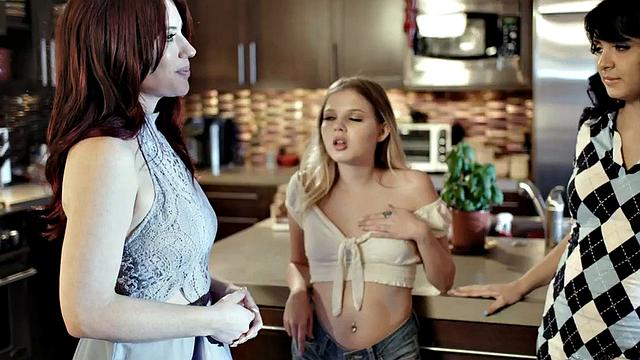 Dyke babes love threesome while licking pussies