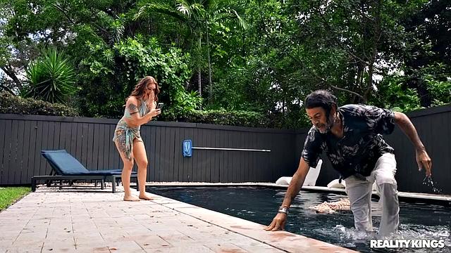 Nosy Neighbor, Hammock Shaker 2