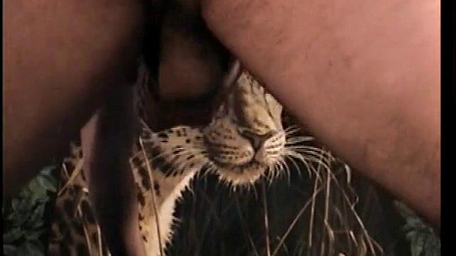 Етан уверен, что гетеро, но сперма выдала его с головой