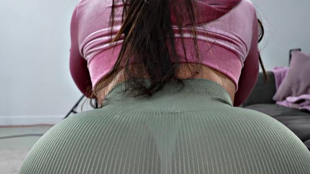 GIRLSRIMMING.COM - Stretch For Pizza
