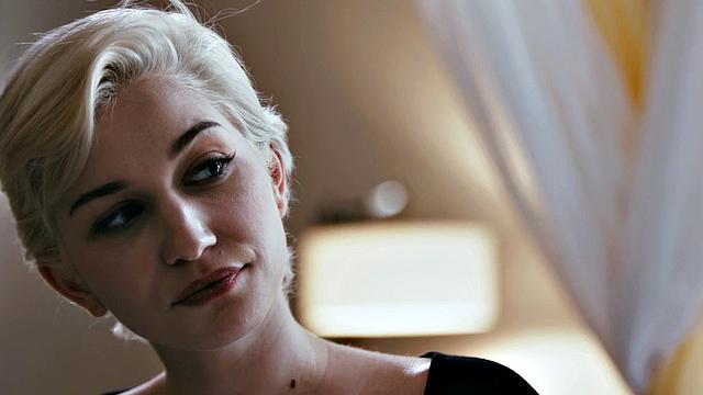 First lesbian for str8 babe she will never forget