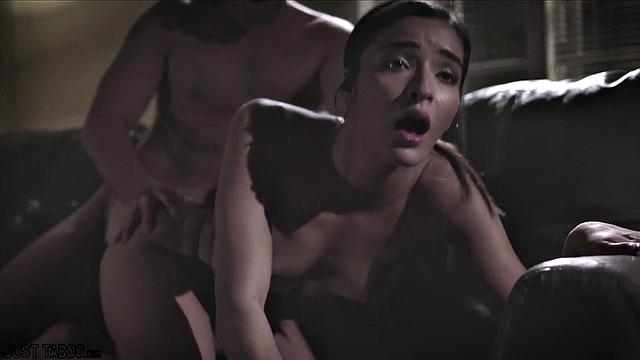 Эмили Уиллис не смогла устоять перед страстью к отчиму и отдалась ему по полной.