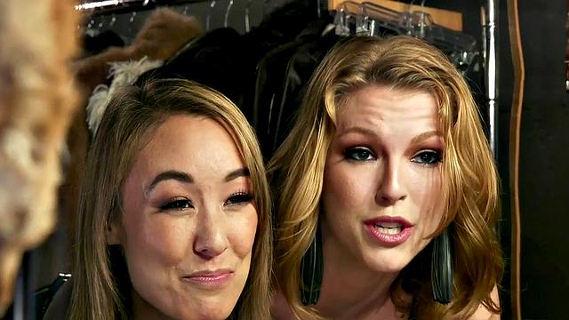 Kinky blonde dominatrixes face-sit & strap-on-fucking in wild threesome