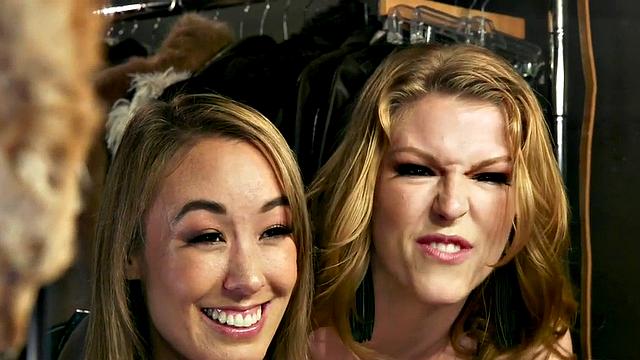 Kinky blonde dominatrixes face-sit & strap-on-fucking in wild threesome