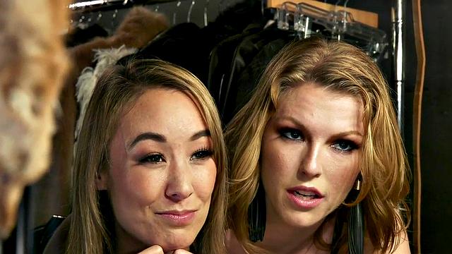 Kinky blonde dominatrixes face-sit & strap-on-fucking in wild threesome