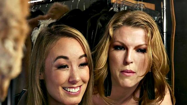 Kinky blonde dominatrixes face-sit & strap-on-fucking in wild threesome