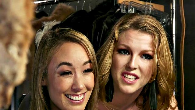 Kinky blonde dominatrixes face-sit & strap-on-fucking in wild threesome