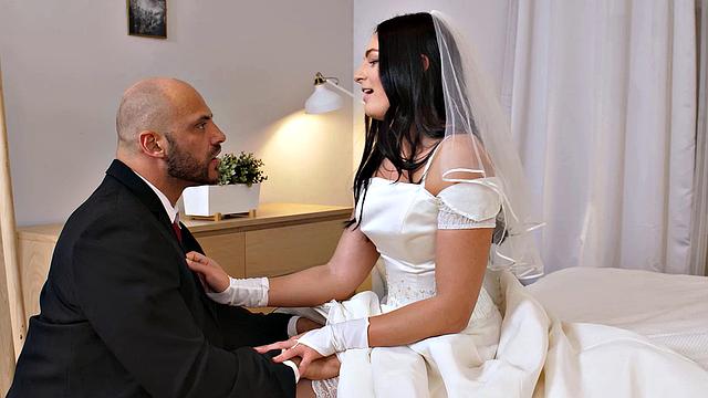 Fiance forgets about the party when the babe rims him in high heels and lingerie