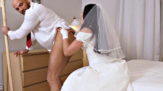 Fiance forgets about the party when the babe rims him in high heels and lingerie