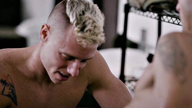 бравый солдат учит сводного брата армейскому уставу по-взрослому