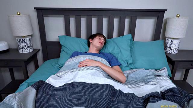 Stepmom And I Have Breakfast In Bed - S3:E3