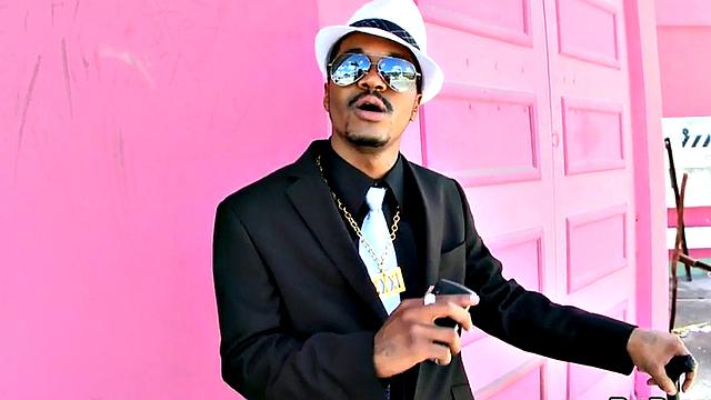 Amateur Black picked up and fucked by muscled hunk