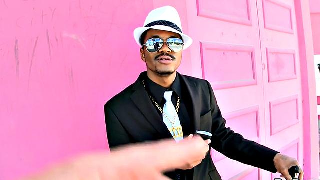 Amateur Black picked up and fucked by muscled hunk