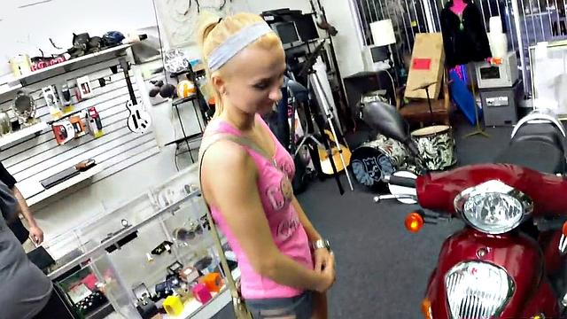 Blonde loves the motor so she gives a blowjob for it