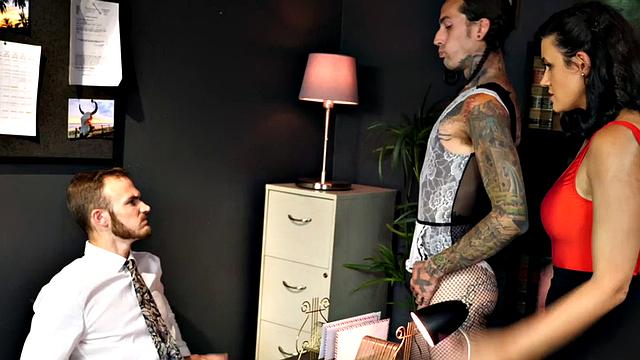 Unexpected bisexual threesome fmm with robot like babe