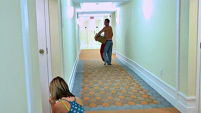 Casada, Original Teen Next Door